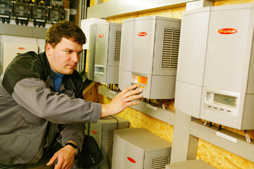Bild Wechselrichter-Wartung durch Installateur Bild Wechselrichter-Wartung durch Installateur