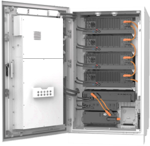 Blick in den Hybrid-Cooled-Batteriespeicher von Huawei: Je nach Größe sind 2 bis 4 Batteriemodule über der PCS verbaut. Mit an Board: viele Sicherheitsfeatures.
